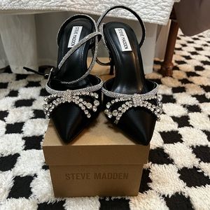 Steve Madden closed toe bow stilettos